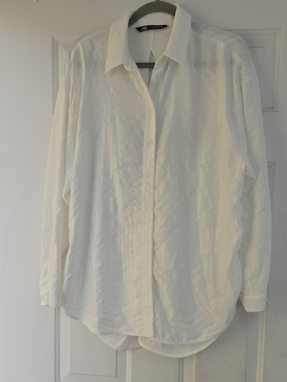Zara Women’s White Long-Sleeve Button-Up Shirt
